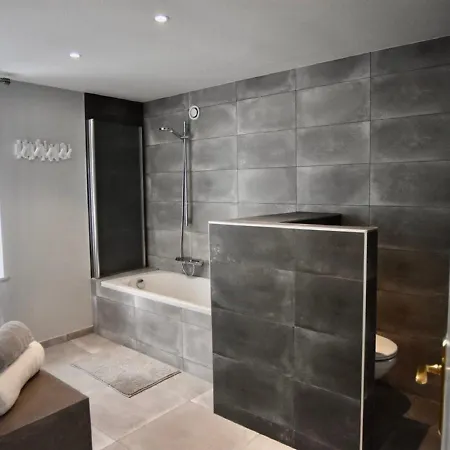 Tranquil In With Near Area Holiday home
