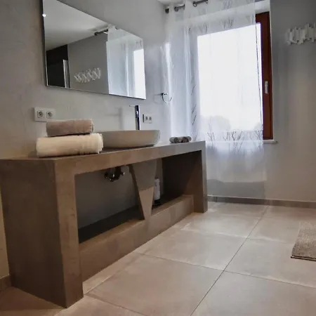 Holiday home Tranquil In With Near Area *
